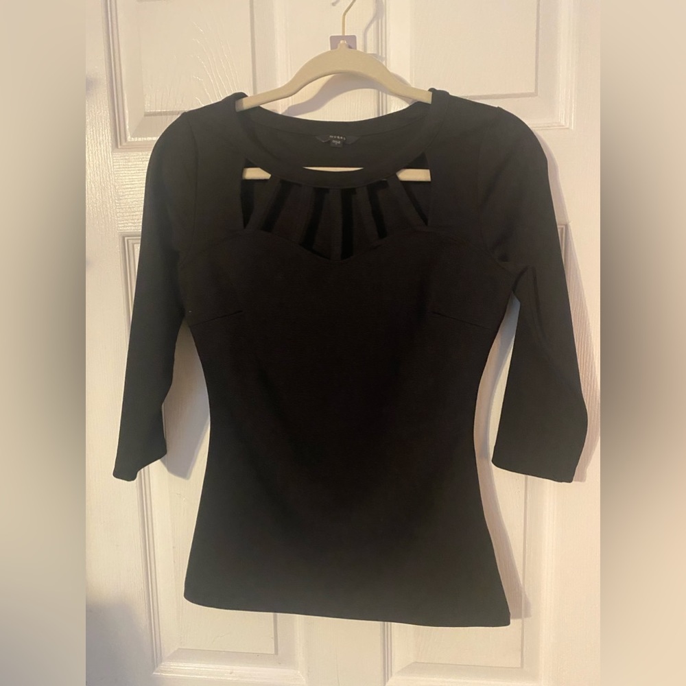 66) NWOT black chest strap Guess Shirt